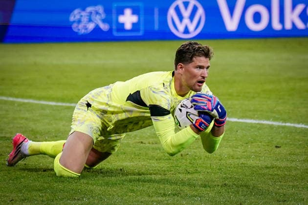 Fussball UEFA Nations League 2026 - 2027, 3. Spieltag - Schweiz vs Slowenien - Thermoplan Arena (Luzern): Gregor Kobel (Schweiz, 1) Mimik, Gesichtsausdruck, Emotion, am Ball Copyright: xJOERANxSTEINSIEKx