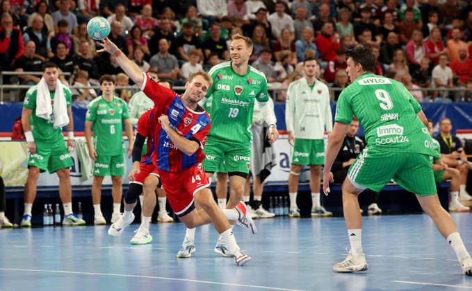 2026.10.03 Deutschland, Bietigheim Handball SG BBM Bietigheim vs. Berliner Füchse, v.l. Mathias Rohde Larson (BBM), Mathias Gidsel (Berlin)