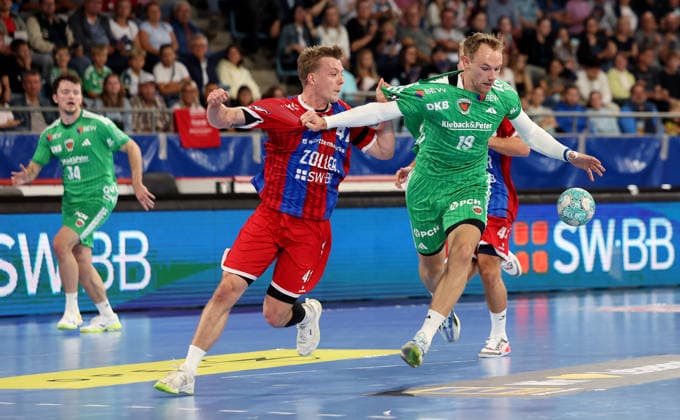 2026.10.03 Deutschland, Bietigheim Handball SG BBM Bietigheim vs. Berliner Füchse, vorn v.l. Till Hermann (BBM), Markus Gidsel (Berlin)