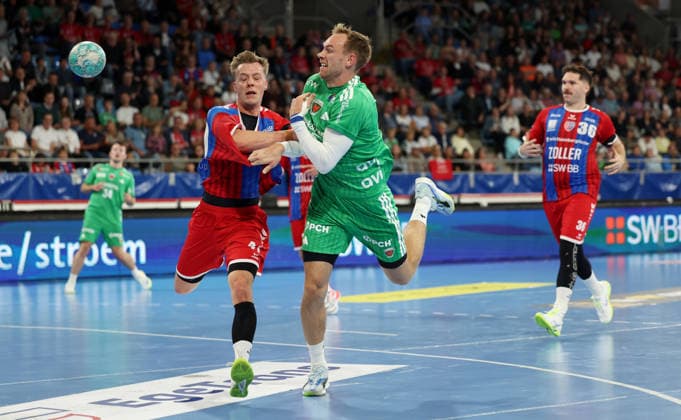 2026.10.03 Deutschland, Bietigheim Handball SG BBM Bietigheim vs. Berliner Füchse, vorn v.l. Till Hermann (BBM), Markus Gidsel (Berlin)