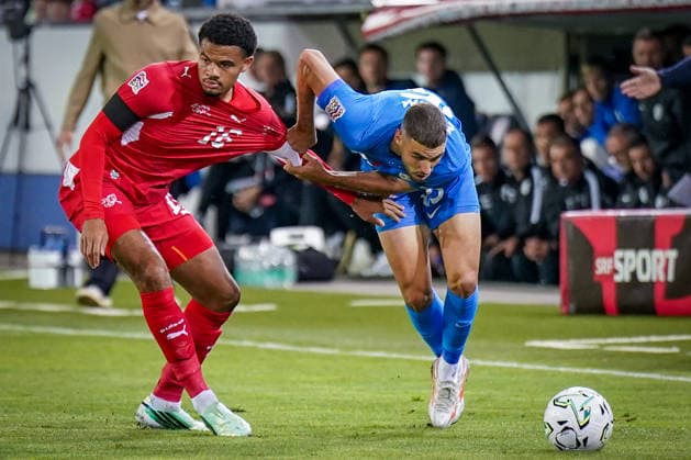 Fussball UEFA Nations League 2026 - 2027, 3. Spieltag - Schweiz vs Slowenien - Thermoplan Arena (Luzern): Zachary Athekame (Schweiz, 16) und Danijel Sturm (Slowenien, 15) im Zweikampf Copyright: xJOERANxSTEINSIEKx