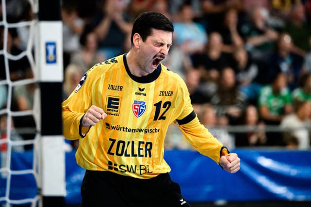 Bietigheim: HBL - 26 27 - SG BBM Bietigheim - Fuechse Berlin Torhueter Martin Tomovski (Bietigheim) Jubel Freude Emotion Bietigheim-Bissingen Egetrans Arena Baden-Württemberg Deutschland