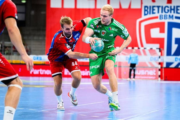 Bietigheim: HBL - 26 27 - SG BBM Bietigheim - Fuechse Berlin v.li. Mathias Larson (Bietigheim), Matthes Langhoff (Berlin) Bietigheim-Bissingen Egetrans Arena Baden-Württemberg Deutschland
