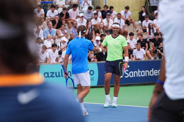 Nadal capitanea al Team Rafa y logra la victoria en el décimo aniversario de su academia Rafa Nadal y Carlos Moyà durante el torneo, a 03 de octubre de 2026, en Manacor, Islas Baleares (Espana) RAFA NADAL;TORNEO;TENIS;MANACOR Organización 03 10 2026 Manacor Manacor Espana Copyright: xOrganizacionx 7818894