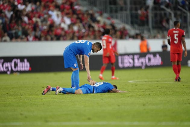 Luzern, Switzerland - October 03: Zan Vipotnik (18 SLO) is looking for Sandi Lovric (8 SLO) who lies in the pitch during the UEFA Nations League match between Switzerland and Slovenia at thermoplan arena on October 03, 2026 in Luzern, Switzerland. Copyright: xKjetilxWaberx xSPPx Sportspressphoto_SPR244747