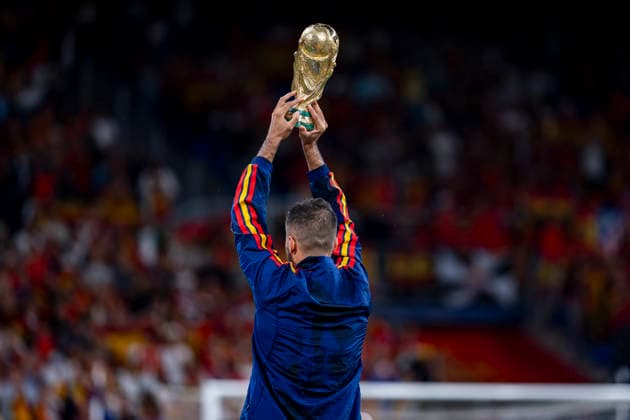 Spain v Czechia - UEFA Nations League 2026 27 Group A3 MD3 OVIEDO, SPAIN - OCTOBER 3: Rodri of Spain lifts the FIFA World Cup, WM, Weltmeisterschaft, Fussball trophy in the stadium before the UEFA Nations League 2026 27 group phase match between Spain and Czechia at Estadio Carlos Tartiere on October 3, 2026 in Oviedo, Spain. Oviedo Estadio Carlos Tartiere Oviedo Spain Copyright: xAlbertoxGardinx AGardin_20261003_Foot_Spa_Cze_0179