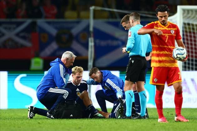 Stephen Welsh of Scotland is given medical attention. North Macedonia v Scotland, UEFA Nations League, Football, Nacionalna Arena Tose Proeski, Skopje, North Macedonia - 03 Oct 2026Skopje Nacionalna Arena Tose Proeski North Macedonia  Copyright: xNikolaxKrstic Shutterstockx 17184131db