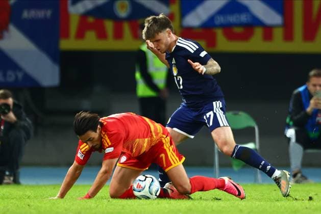 Eljif Elmas of North Macedonia is fouled by Ben Gannon-Doak of Scotland. North Macedonia v Scotland, UEFA Nations League, Football, Nacionalna Arena Tose Proeski, Skopje, North Macedonia - 03 Oct 2026Skopje Nacionalna Arena Tose Proeski North Macedonia  Copyright: xNikolaxKrstic Shutterstockx 17184131cz
