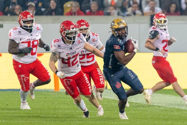 Tofunmi Lala (Dresden Monarchs, 08 Running Back) runns the ball Dresden Monarchs vs Potsdam Royals, American Football, German Football League, Week 22, Championship Game, 2026, 03.10.2026, Dresden Rudolf Harbig Stadion Saxony Germany Copyright: xPFA SebastianxJustx