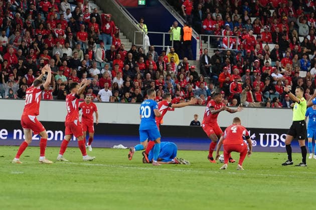 Luzern, Switzerland - October 03: Players of team Switzerland are outraged by the decision of Referee Ivan Kruzliak during the UEFA Nations League match between Switzerland and Slovenia at thermoplan arena on October 03, 2026 in Luzern, Switzerland. Copyright: xKjetilxWaberx xSPPx Sportspressphoto_SPR244773