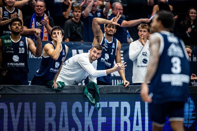 BB-1BL Herren Syntainics MBC - Ratiopharm Ulm Jubel auf der Spielerbank waehrend der Saison 2026-2027 in der 1. EasyCredit Bundesliga am 4. Spieltag zwischen Syntainics MBC und Ratiopharm Ulm in der Stadthalle Weissenfels am 3. October 2026 in Weissenfels, Sachsen Anhalt, Deutschland