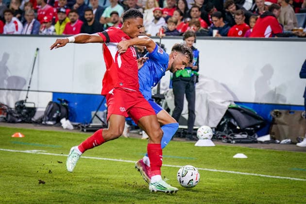 Fussball UEFA Nations League 2026 - 2027, 3. Spieltag - Schweiz vs Slowenien - Thermoplan Arena (Luzern): Dan Ndoye (Schweiz, 11) und David Brekalo (Slowenien, 23) im Zweikampf Copyright: xJOERANxSTEINSIEKx