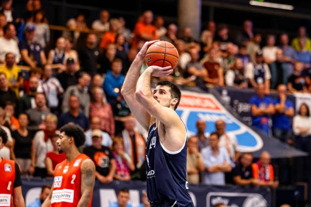 Jure Planinic (SYNTAINICS MBC, 44) beim Freiwurf, GER, Syntainics MBC vs. Ratiopharm Ulm, Basketball, 1. Bundesliga, 4. Spieltag, Spielzeit 2026 2027, 03.10.2026 GER, Syntainics MBC vs. Ratiopharm Ulm, Basketball, 1. Bundesliga, 4. Spieltag, Spielzeit 2026 2027, 03.10.2026 Weissenfels Copyright: xEibner-Pressefoto LauraxRoemerx EP_LRR