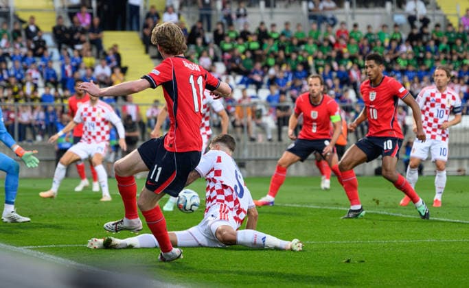 03 October 2026 - Croatia v England - UEFA Nations League - Stadion HNK - Rijeka - Croatia. Croatia v England - UEFA Nations League - Stadion HNK - Rijeka - Croatia. Anthony Gordon provides the cross for Jude Bellingham to score. Picture : Mark Pain RIJEKA CROATIA  Copyright: xMarkxPainx