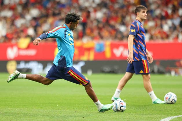 RECORD DATE NOT STATED 3rd October 2026; Carlos Tartiere Stadium, Oviedo, Spain; UEFA Nations League Football, Spain versus Czech Republic; Spain 19 Lamine Yamal taking warm up shots on goal AmandaxMcMaster