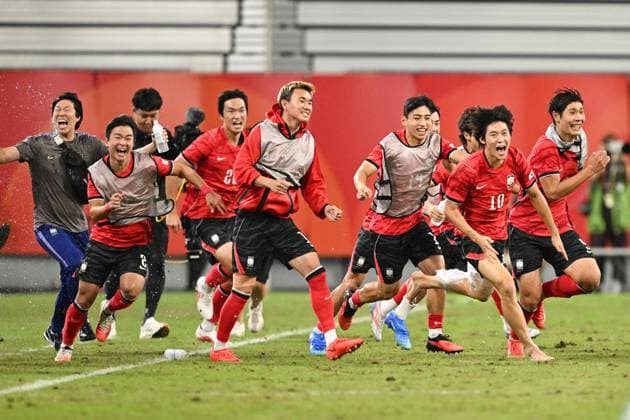 South Korea v Japan - 20th Asian Games Aichi-Nagoya TOYOTA, JAPAN - OCTOBER 03: Players of South Korea celebrates the victory after the Football Men s Final between South Korea and Japan on day fourteen of the 20th Asian Games Aichi-Nagoya at Toyota Stadium on October 03, 2026 in Toyota, Aichi, Japan. Stringer Anadolu Tokyo Japan. Editorial use only. Please get in touch for any other usage.  Copyright: x2026xAnadoluxStringerx