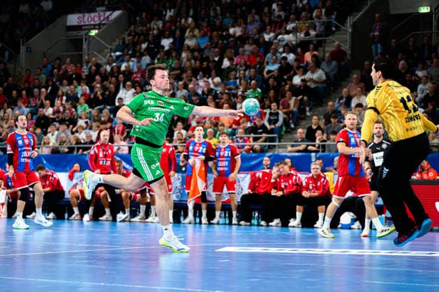 Bietigheim: HBL - 26 27 - SG BBM Bietigheim - Fuechse Berlin Hakun West av Teigum (Berlin), Torhueter Martin Tomovski (Bietigheim) Bietigheim-Bissingen Egetrans Arena Baden-Württemberg Deutschland