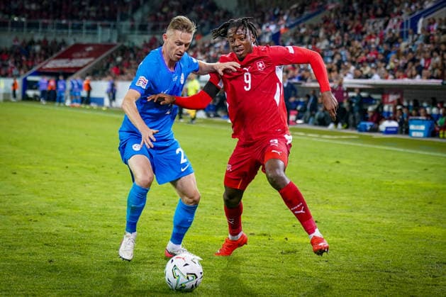 Fussball UEFA Nations League 2026 - 2027, 3. Spieltag - Schweiz vs Slowenien - Thermoplan Arena (Luzern): Johan Manzambi (Schweiz, 9) Mimik, Gesichtsausdruck, Emotion und Zan Karnicnik (Slowenien, 2) im Zweikampf Copyright: xJOERANxSTEINSIEKx
