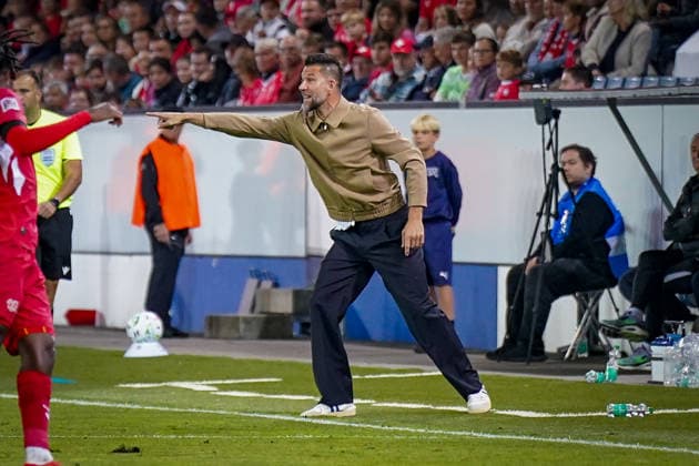 Fussball UEFA Nations League 2026 - 2027, 3. Spieltag - Schweiz vs Slowenien - Thermoplan Arena (Luzern): Bostjan Cesar (Slowenien, Trainer) Geste, Gestik, Emotion Copyright: xJOERANxSTEINSIEKx