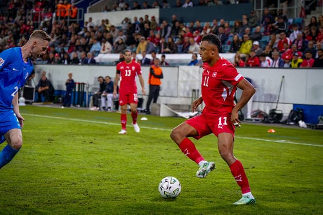 Fussball UEFA Nations League 2026 - 2027, 3. Spieltag - Schweiz vs Slowenien - Thermoplan Arena (Luzern): Dan Ndoye (Schweiz, 11) am Ball Copyright: xJOERANxSTEINSIEKx