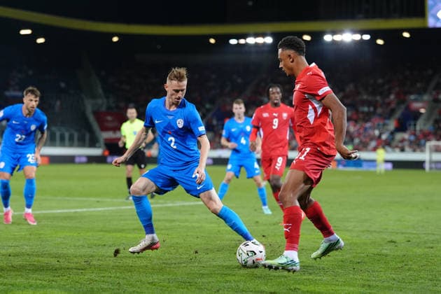 Luzern, Switzerland - October 03: Dan Ndoye (11 SUI) against Zan Karnicnik (2 SLO) during the UEFA Nations League match between Switzerland and Slovenia at thermoplan arena on October 03, 2026 in Luzern, Switzerland. Copyright: xKjetilxWaberx xSPPx Sportspressphoto_SPR244839