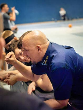 Head Coach der TSV Neustadt temps Shooters Allen Ray Smith hat eine Auszeit genommen und macht eine Ansage. Seawolves Academy vs. TSV Neustadt temps Shooters, Arena Rostock, BARMER 2. Basketball Bundesliga ProB Nord , 2. Spieltag, 03.10.2026 Seawolves Academy vs. TSV Neustadt temps Shooters, Arena Rostock, BARMER 2. Basketball Bundesliga ProB Nord , 2. Spieltag, Seawolves, Temps Shooters, Basketball 03.10.2026 Rostock Copyright: xHannesxAdelbergx
