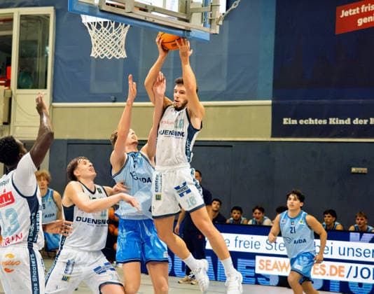 10 Matej Jelovcic (TSV Neustadt temps Shooters) kriegt den Ball nach einem Angriff der Seawolves. Seawolves Academy vs. TSV Neustadt temps Shooters, Arena Rostock, BARMER 2. Basketball Bundesliga ProB Nord , 2. Spieltag, 03.10.2026 Seawolves Academy vs. TSV Neustadt temps Shooters, Arena Rostock, BARMER 2. Basketball Bundesliga ProB Nord , 2. Spieltag, Seawolves, Temps Shooters, Basketball 03.10.2026 Rostock Copyright: xHannesxAdelbergx