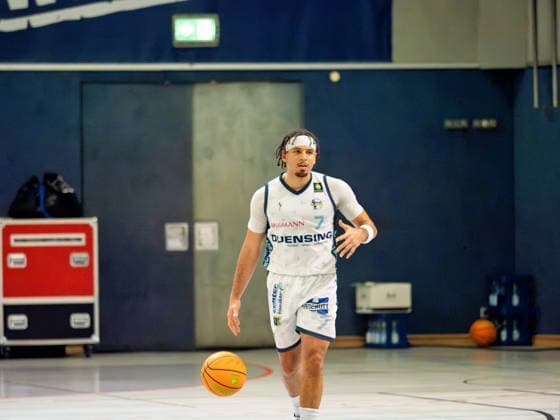 07 Robert Beasley III (TSV Neustadt temps Shooters) beim Spielaufbau. Seawolves Academy vs. TSV Neustadt temps Shooters, Arena Rostock, BARMER 2. Basketball Bundesliga ProB Nord , 2. Spieltag, 03.10.2026 Seawolves Academy vs. TSV Neustadt temps Shooters, Arena Rostock, BARMER 2. Basketball Bundesliga ProB Nord , 2. Spieltag, Seawolves, Temps Shooters, Basketball 03.10.2026 Rostock Copyright: xHannesxAdelbergx