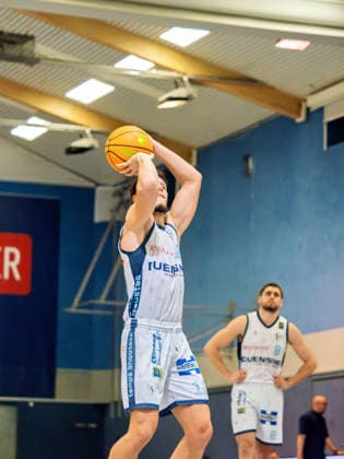10 Matej Jelovcic (TSV Neustadt temps Shooters) wirft einen Freiwurf. Seawolves Academy vs. TSV Neustadt temps Shooters, Arena Rostock, BARMER 2. Basketball Bundesliga ProB Nord , 2. Spieltag, 03.10.2026 Seawolves Academy vs. TSV Neustadt temps Shooters, Arena Rostock, BARMER 2. Basketball Bundesliga ProB Nord , 2. Spieltag, Seawolves, Temps Shooters, Basketball 03.10.2026 Rostock Copyright: xHannesxAdelbergx