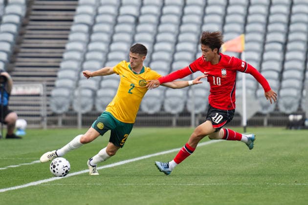 Australia Vs Korea Republic in Gosford - 03 Oct 2026 Joshua Inserra (L) of Australia football team and Kim Taewon (R) of Korea Republic football team seen during the U23 International Friendlies match between Australia and Korea Republic held at polytec Stadium. Final score; Australia 1:2 Korea Republic. Gosford Australia Copyright: xLuisxVeniegrax xSOPAxImagesx 20261003_FAIF_LuisVeniegra3290