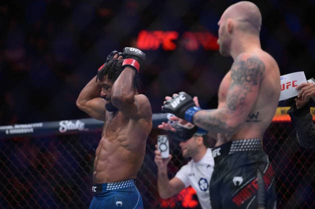 October 3, 2026, Salt Lake, Utah, USA: JACOBE SMITH defeated BRUCE WHITEHEAD by TKO (ground-and-pound) at 1:32 of Round 1 during UFC 332 at the Delta Arena in Utah. Salt Lake USA - ZUMAo117 20261003_zsp_o117_004 Copyright: xMikaelxOnax