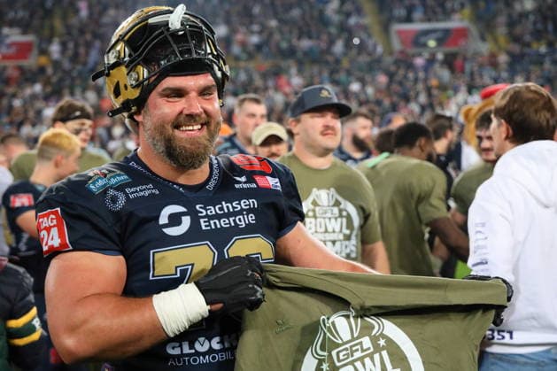 Aaron Wahl (Dresden Monarchs, 76) celebrates the win of the Championship, Dresden Monarchs vs Potsdam Royals, American Football, GFL, German Football League, Season 2026, GFL-Bowl, 03.10.2026, GFLBowl2026 Photo: PFA Klaus Sack Dresden Rudolf-Harbig-Stadion Deutschland Copyright: xPFA KlausxSackx