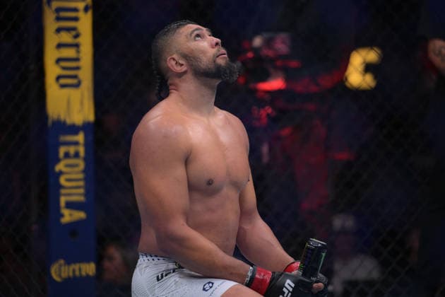 October 3, 2026, Salt Lake City, Utah, USA: JOHNNY WALKER defeated MICK PARKIN by KO (knee) at 3:35 of Round 1during UFC 332 at the Delta Arena in Utah. Salt Lake City USA - ZUMAo117 20261003_zsp_o117_012 Copyright: xMikaelxOnax