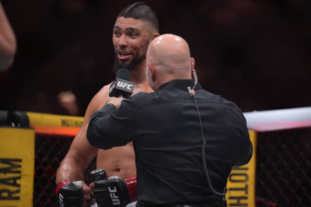 October 3, 2026, Salt Lake City, Utah, USA: JOHNNY WALKER defeated MICK PARKIN by KO (knee) at 3:35 of Round 1during UFC 332 at the Delta Arena in Utah. Salt Lake City USA - ZUMAo117 20261003_zsp_o117_013 Copyright: xMikaelxOnax