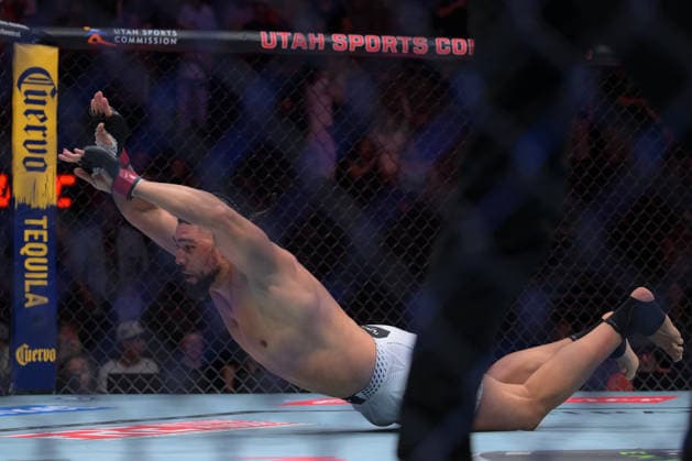 October 3, 2026, Salt Lake City, Utah, USA: JOHNNY WALKER defeated MICK PARKIN by KO (knee) at 3:35 of Round 1during UFC 332 at the Delta Arena in Utah. Salt Lake City USA - ZUMAo117 20261003_zsp_o117_026 Copyright: xMikaelxOnax