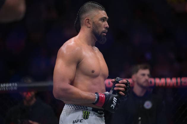 October 3, 2026, Salt Lake City, Utah, USA: JOHNNY WALKER defeated MICK PARKIN by KO (knee) at 3:35 of Round 1during UFC 332 at the Delta Arena in Utah. Salt Lake City USA - ZUMAo117 20261003_zsp_o117_028 Copyright: xMikaelxOnax
