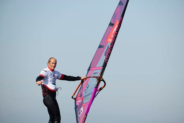 PWA - Citroen - World Windsurfing Tour Sylt 2026 - Tag 8 - Slalom Foil Men; Sylt Westerland, 03.10.2026 Yentel Caers (Freestyle Men, Belgium, B-16); PWA - Citroen - World Windsurfing Tour Sylt 2026 - Tag 8 - Slalom Foil Men am 03.10.2026 vor dem Brandenburger Strand - Motorboot auf Sylt Westerland (Deutschland). Copyright: xBEAUTIFULxSPORTS AndreasxDickx