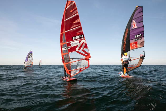 PWA - Citroen - World Windsurfing Tour Sylt 2026 - Tag 8 - Slalom Foil Men; Sylt Westerland, 03.10.2026 Nacho Baltasar Summers (Slalom Foil Men, Spain, ESP-1); Matteo Iachino (Slalom Foil Men, Italy, ITA-140); PWA - Citroen - World Windsurfing Tour Sylt 2026 - Tag 8 - Slalom Foil Men am 03.10.2026 vor dem Brandenburger Strand - Motorboot auf Sylt Westerland (Deutschland). Copyright: xBEAUTIFULxSPORTS AndreasxDickx