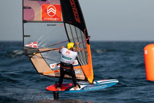 PWA - Citroen - World Windsurfing Tour Sylt 2026 - Tag 8 - Slalom Foil Men; Sylt Westerland, 03.10.2026 Matteo Iachino (Slalom Foil Men, Italy, ITA-140); PWA - Citroen - World Windsurfing Tour Sylt 2026 - Tag 8 - Slalom Foil Men am 03.10.2026 vor dem Brandenburger Strand - Motorboot auf Sylt Westerland (Deutschland). Copyright: xBEAUTIFULxSPORTS AndreasxDickx