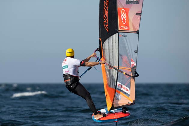 PWA - Citroen - World Windsurfing Tour Sylt 2026 - Tag 8 - Slalom Foil Men; Sylt Westerland, 03.10.2026 Matteo Iachino (Slalom Foil Men, Italy, ITA-140); PWA - Citroen - World Windsurfing Tour Sylt 2026 - Tag 8 - Slalom Foil Men am 03.10.2026 vor dem Brandenburger Strand - Motorboot auf Sylt Westerland (Deutschland). Copyright: xBEAUTIFULxSPORTS AndreasxDickx