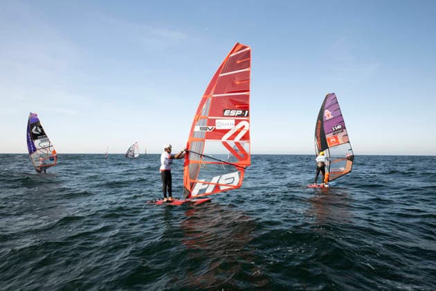 PWA - Citroen - World Windsurfing Tour Sylt 2026 - Tag 8 - Slalom Foil Men; Sylt Westerland, 03.10.2026 Sacha Fortune (Slalom Foil Men, France, FRA-655); Nacho Baltasar Summers (Slalom Foil Men, Spain, ESP-1); Matteo Iachino (Slalom Foil Men, Italy, ITA-140); PWA - Citroen - World Windsurfing Tour Sylt 2026 - Tag 8 - Slalom Foil Men am 03.10.2026 vor dem Brandenburger Strand - Motorboot auf Sylt Westerland (Deutschland). Copyright: xBEAUTIFULxSPORTS AndreasxDickx