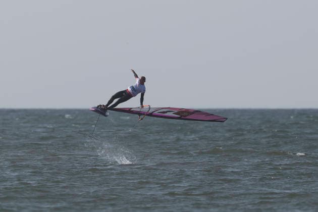 PWA - Citroen - World Windsurfing Tour Sylt 2026 - Tag 8 - Slalom Foil Men; Sylt Westerland, 03.10.2026 Yentel Caers (Freestyle Men, Belgium, B-16); PWA - Citroen - World Windsurfing Tour Sylt 2026 - Tag 8 - Slalom Foil Men am 03.10.2026 vor dem Brandenburger Strand - Motorboot auf Sylt Westerland (Deutschland). Copyright: xBEAUTIFULxSPORTS AndreasxDickx