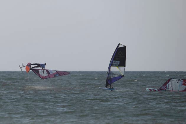 PWA - Citroen - World Windsurfing Tour Sylt 2026 - Tag 8 - Slalom Foil Men; Sylt Westerland, 03.10.2026 Tigo Kort (Freestyle Men, Netherlands, NED-195); PWA - Citroen - World Windsurfing Tour Sylt 2026 - Tag 8 - Slalom Foil Men am 03.10.2026 vor dem Brandenburger Strand - Motorboot auf Sylt Westerland (Deutschland). Copyright: xBEAUTIFULxSPORTS AndreasxDickx