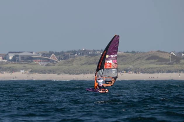 PWA - Citroen - World Windsurfing Tour Sylt 2026 - Tag 8 - Slalom Foil Men; Sylt Westerland, 03.10.2026 Maciek Rutkowski (Slalom Foil Men, Poland, POL-23); PWA - Citroen - World Windsurfing Tour Sylt 2026 - Tag 8 - Slalom Foil Men am 03.10.2026 vor dem Brandenburger Strand - Motorboot auf Sylt Westerland (Deutschland). Copyright: xBEAUTIFULxSPORTS AndreasxDickx