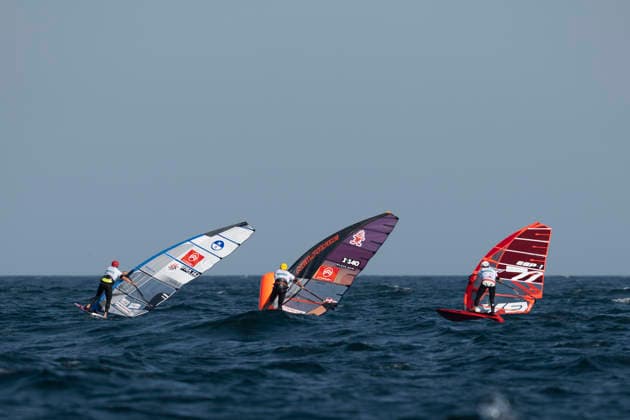 PWA - Citroen - World Windsurfing Tour Sylt 2026 - Tag 8 - Slalom Foil Men; Sylt Westerland, 03.10.2026 Pierre Mortefon (Slalom Foil Men, France, F-14); Matteo Iachino (Slalom Foil Men, Italy, ITA-140); Nacho Baltasar Summers (Slalom Foil Men, Spain, ESP-1); PWA - Citroen - World Windsurfing Tour Sylt 2026 - Tag 8 - Slalom Foil Men am 03.10.2026 vor dem Brandenburger Strand - Motorboot auf Sylt Westerland (Deutschland). Copyright: xBEAUTIFULxSPORTS AndreasxDickx