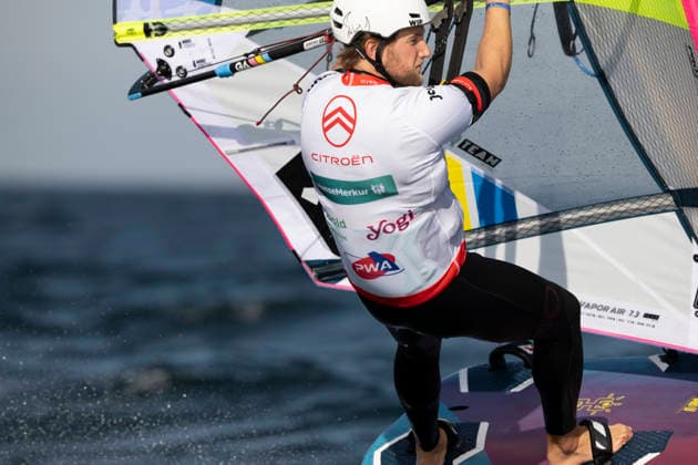 PWA - Citroen - World Windsurfing Tour Sylt 2026 - Tag 8 - Slalom Foil Men; Sylt Westerland, 03.10.2026 Scotty Stallman (Slalom Foil Men, England, GBR-68); PWA - Citroen - World Windsurfing Tour Sylt 2026 - Tag 8 - Slalom Foil Men am 03.10.2026 vor dem Brandenburger Strand - Motorboot auf Sylt Westerland (Deutschland). Copyright: xBEAUTIFULxSPORTS AndreasxDickx