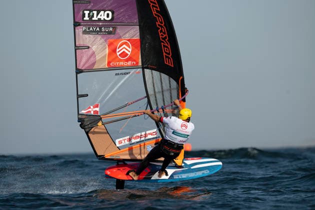 PWA - Citroen - World Windsurfing Tour Sylt 2026 - Tag 8 - Slalom Foil Men; Sylt Westerland, 03.10.2026 Matteo Iachino (Slalom Foil Men, Italy, ITA-140); PWA - Citroen - World Windsurfing Tour Sylt 2026 - Tag 8 - Slalom Foil Men am 03.10.2026 vor dem Brandenburger Strand - Motorboot auf Sylt Westerland (Deutschland). Copyright: xBEAUTIFULxSPORTS AndreasxDickx