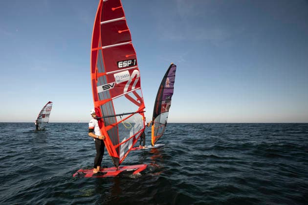 PWA - Citroen - World Windsurfing Tour Sylt 2026 - Tag 8 - Slalom Foil Men; Sylt Westerland, 03.10.2026 Nacho Baltasar Summers (Slalom Foil Men, Spain, ESP-1); Matteo Iachino (Slalom Foil Men, Italy, ITA-140); PWA - Citroen - World Windsurfing Tour Sylt 2026 - Tag 8 - Slalom Foil Men am 03.10.2026 vor dem Brandenburger Strand - Motorboot auf Sylt Westerland (Deutschland). Copyright: xBEAUTIFULxSPORTS AndreasxDickx