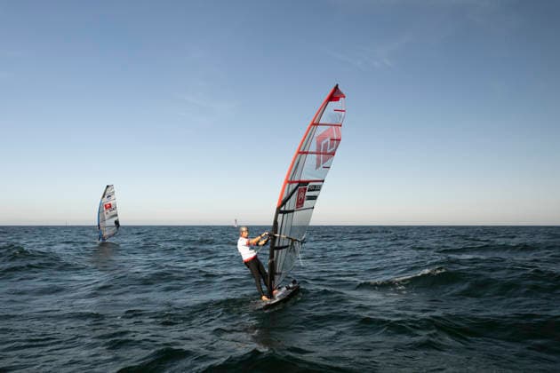 PWA - Citroen - World Windsurfing Tour Sylt 2026 - Tag 8 - Slalom Foil Men; Sylt Westerland, 03.10.2026 William Huppert (Slalom Foil Men, FRA330); PWA - Citroen - World Windsurfing Tour Sylt 2026 - Tag 8 - Slalom Foil Men am 03.10.2026 vor dem Brandenburger Strand - Motorboot auf Sylt Westerland (Deutschland). Copyright: xBEAUTIFULxSPORTS AndreasxDickx
