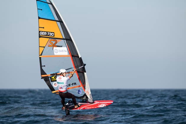 PWA - Citroen - World Windsurfing Tour Sylt 2026 - Tag 8 - Slalom Foil Men; Sylt Westerland, 03.10.2026 Lars PoggeMenn (Slalom Foil Men, Germany, GER-730); PWA - Citroen - World Windsurfing Tour Sylt 2026 - Tag 8 - Slalom Foil Men am 03.10.2026 vor dem Brandenburger Strand - Motorboot auf Sylt Westerland (Deutschland). Copyright: xBEAUTIFULxSPORTS AndreasxDickx